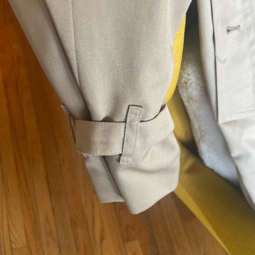 Vintage Burberrys Trench Coat - Classic Check Lining

Step out in timeless